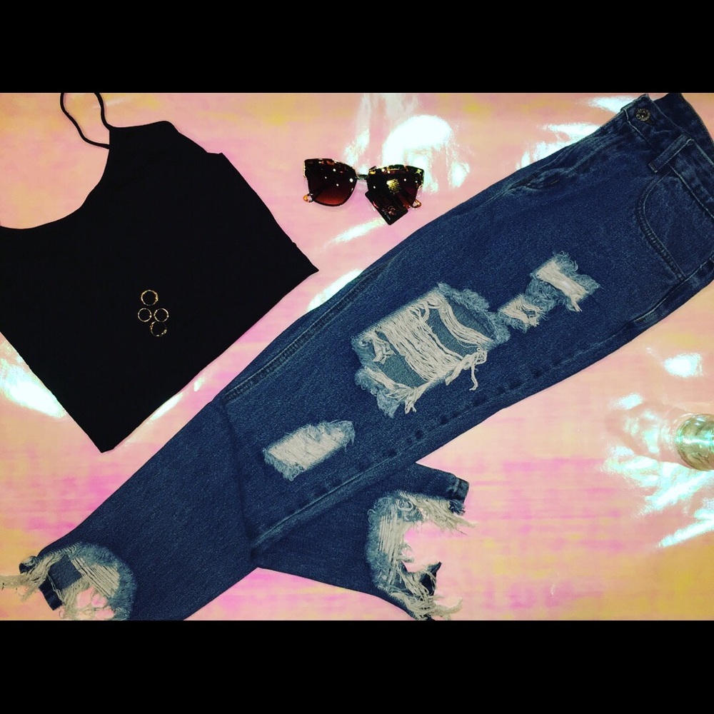 💰♥️Selling DISTRESSED DENIM jeans 👖 ladies!!!!!